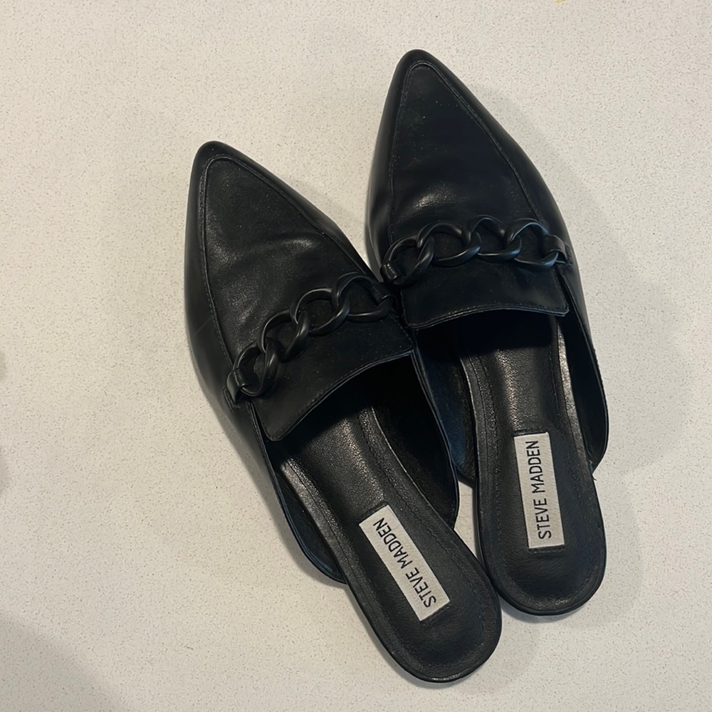 Black 8.5 Steve Madden Levity Mule Slides